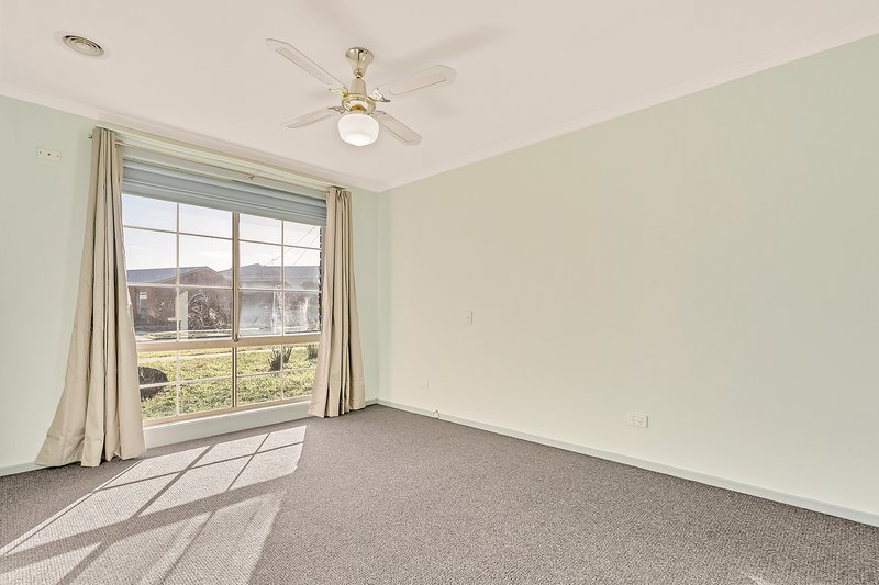 Photo - 2 Lydd Court, Craigieburn VIC 3064 - Image 10