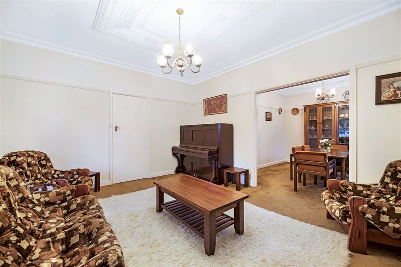 Photo - 2 Lyndoch Street, Box Hill South VIC 3128 - Image 4