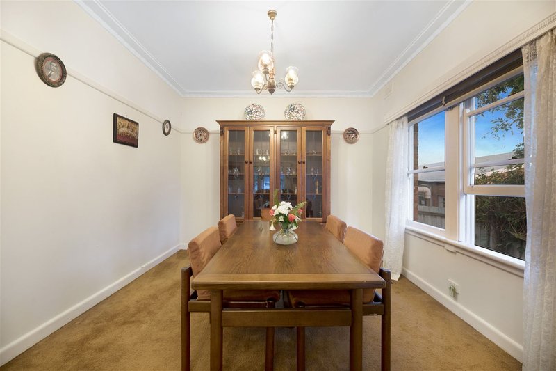 Photo - 2 Lyndoch Street, Box Hill South VIC 3128 - Image 5