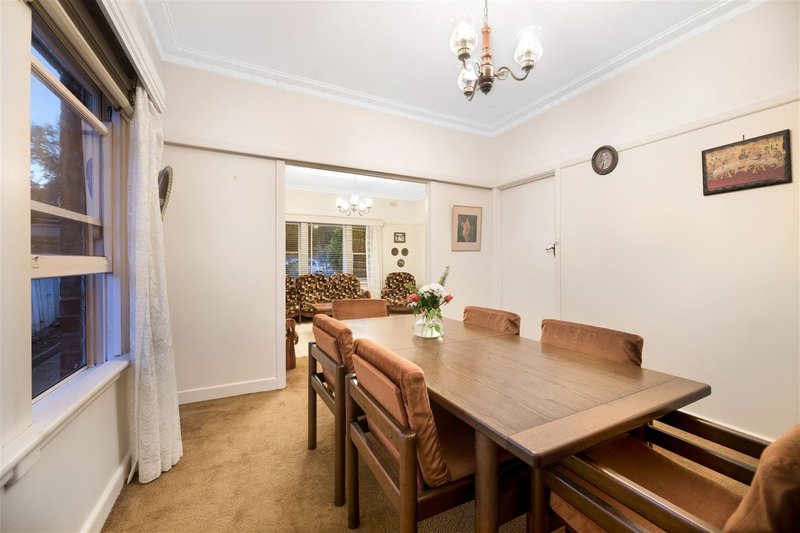 Photo - 2 Lyndoch Street, Box Hill South VIC 3128 - Image 6