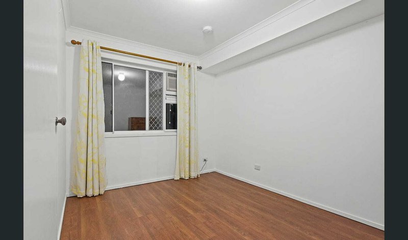 Photo - 2 Lyndora Close, Riverhills QLD 4074 - Image 4