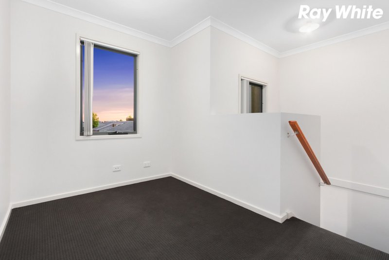 Photo - 2 Macadamia Street, Pakenham VIC 3810 - Image 8