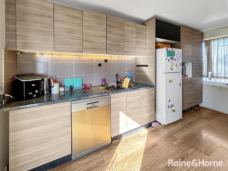 Photo - 2 Macarthur Drive, Cranbourne VIC 3977 - Image 5