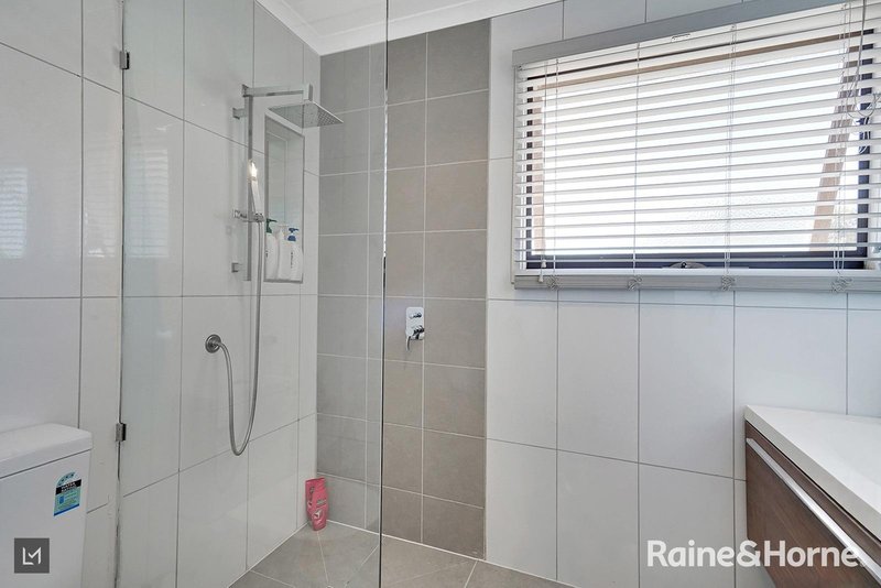 Photo - 2 Macarthur Drive, Cranbourne VIC 3977 - Image 11