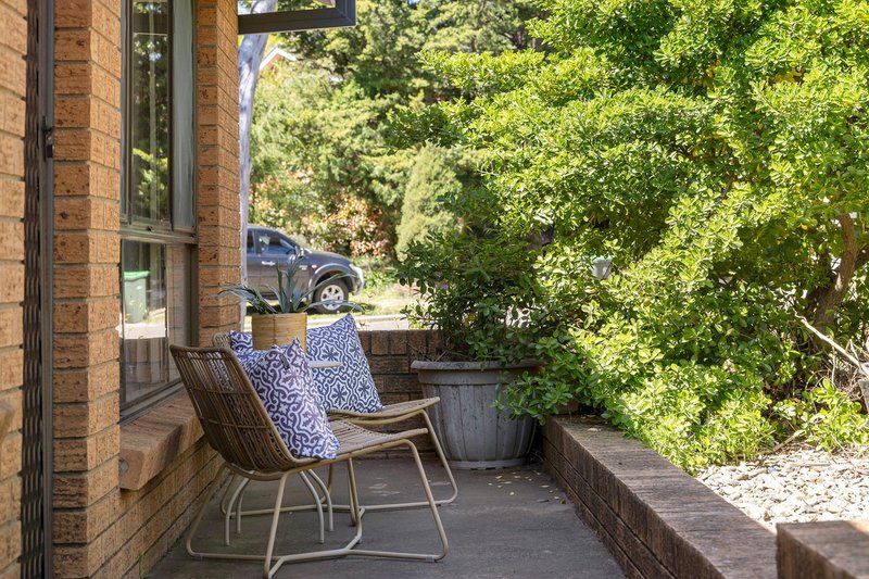 Photo - 2 Macfarlan Place, Latham ACT 2615 - Image 3