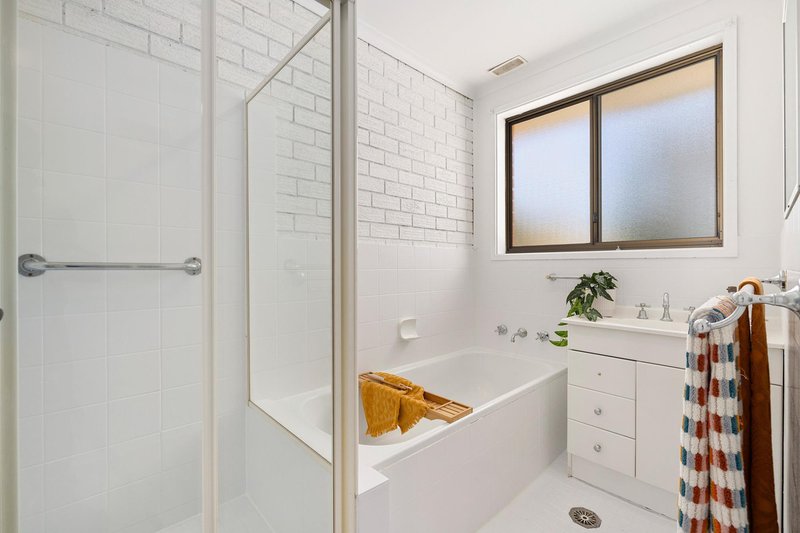 Photo - 2 Macfarlan Place, Latham ACT 2615 - Image 12