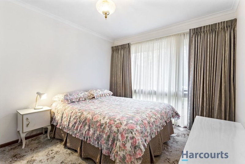 Photo - 2 Mackerras Court, Wheelers Hill VIC 3150 - Image 5