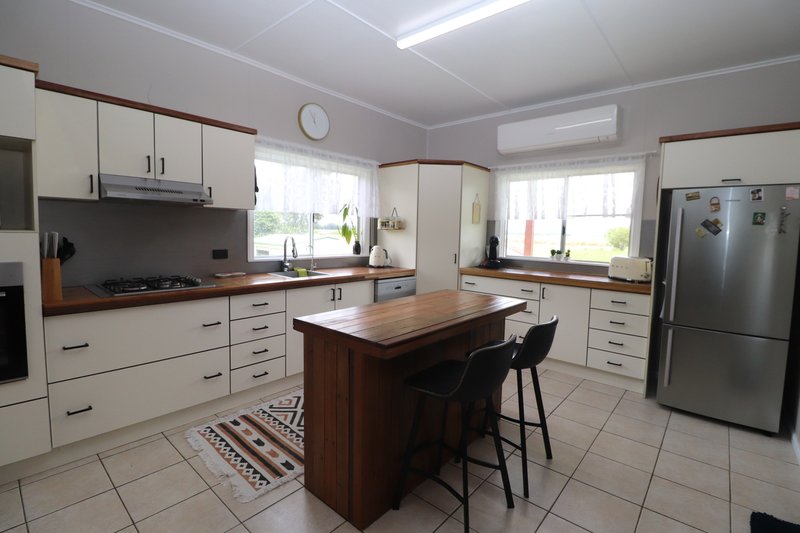 Photo - 2 Macmillans Road, Bemerside QLD 4850 - Image 2