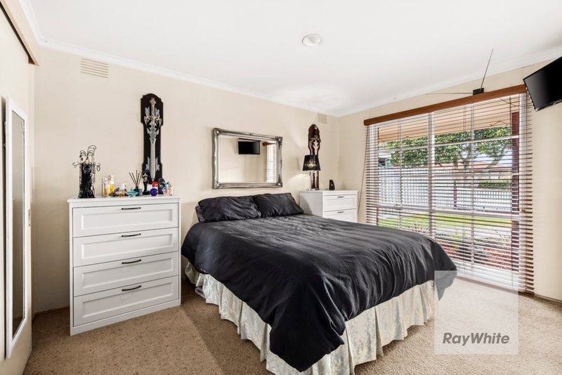 Photo - 2 Madigan Crescent, Mill Park VIC 3082 - Image 6
