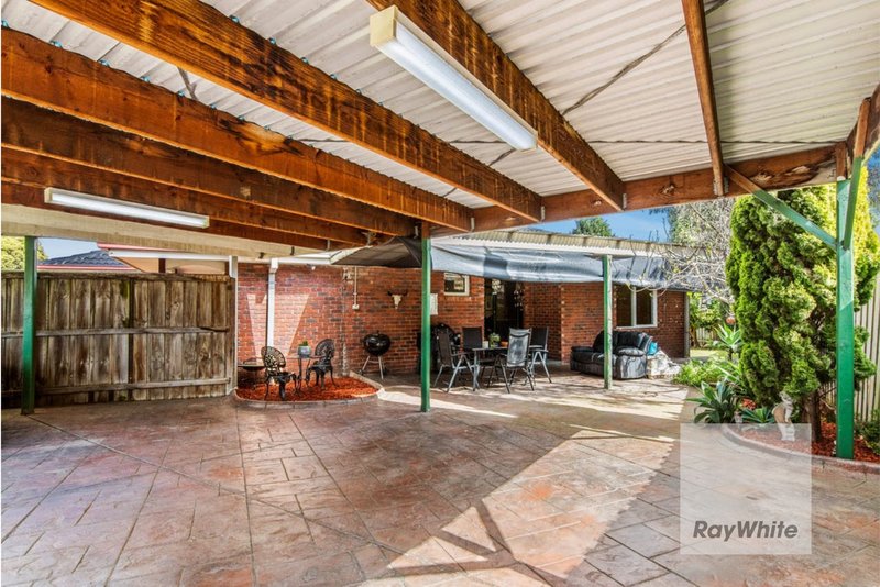 Photo - 2 Madigan Crescent, Mill Park VIC 3082 - Image 7