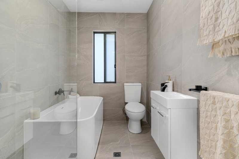 Photo - 2 Mahogany Crescent, Gateshead NSW 2290 - Image 6