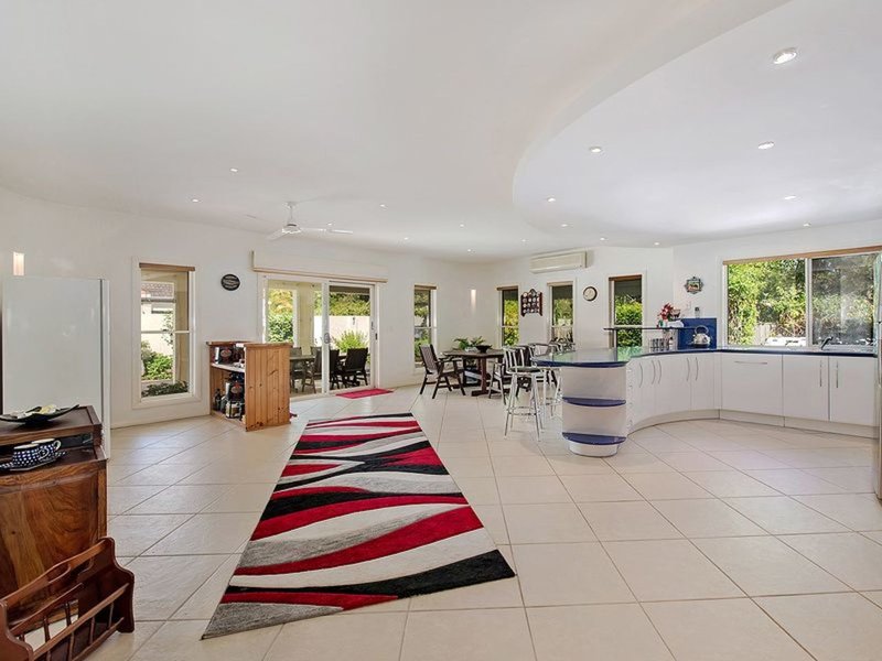 Photo - 2 Mainsail Place, Twin Waters QLD 4564 - Image 2