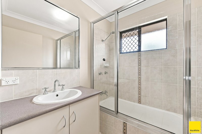 Photo - 2 Manoi Close, Bentley Park QLD 4869 - Image 9
