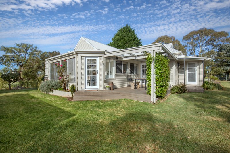 Photo - 2 Manse Street, Guyra NSW 2365 - Image