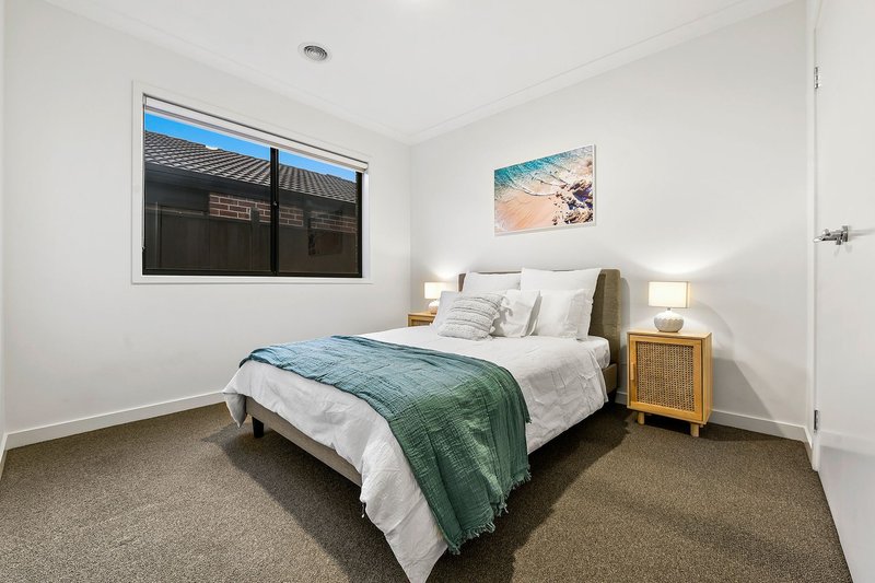 Photo - 2 Mapleshade Avenue, Clyde North VIC 3978 - Image 15