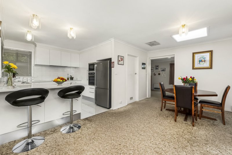 Photo - 2 Marcella Court, Glen Waverley VIC 3150 - Image 3