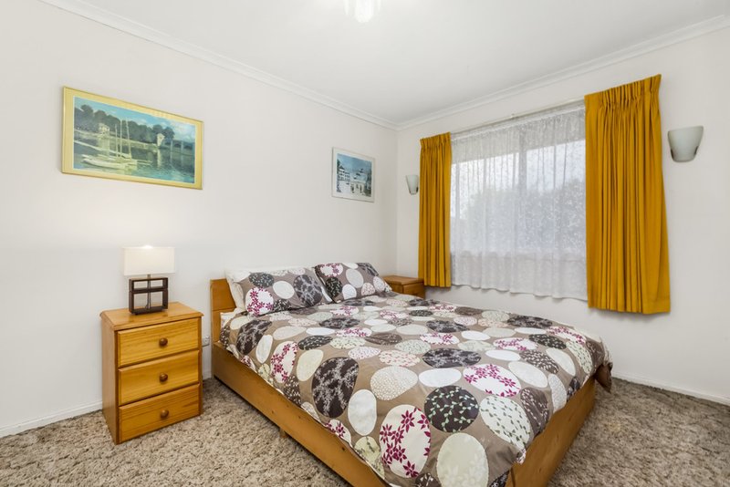 Photo - 2 Marcella Court, Glen Waverley VIC 3150 - Image 7