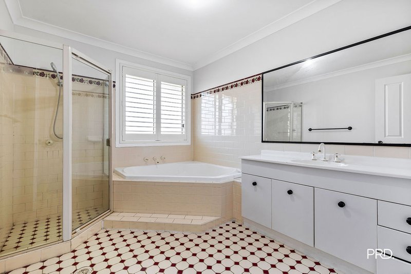 Photo - 2 Marcus Clarke Crescent, Glenmore Park NSW 2745 - Image 16