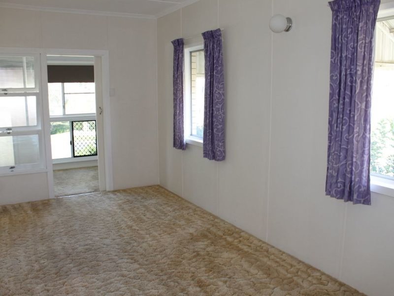 Photo - 2 Margaret Street, Tannum Sands QLD 4680 - Image 6