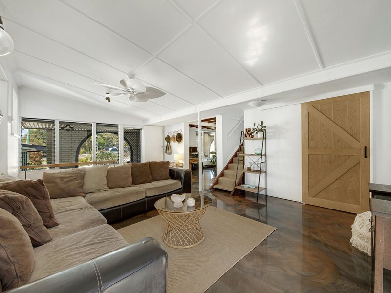 Photo - 2 Margaret Street, Tannum Sands QLD 4680 - Image 3