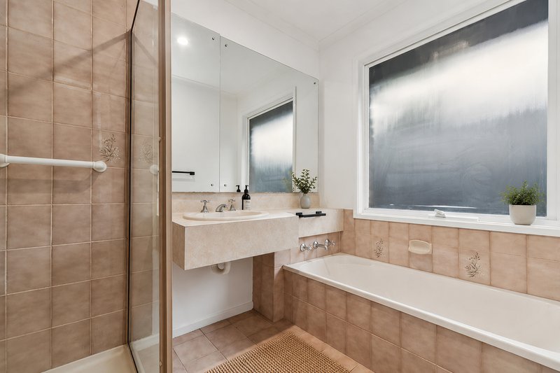 Photo - 2 Maria Drive, Langwarrin VIC 3910 - Image 9