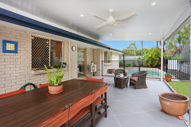 Photo - 2 Marimar Place, Highland Park QLD 4211 - Image 2