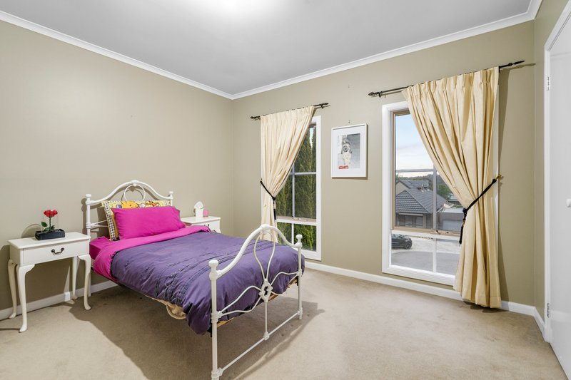 Photo - 2 Marlo Court, South Morang VIC 3752 - Image 9