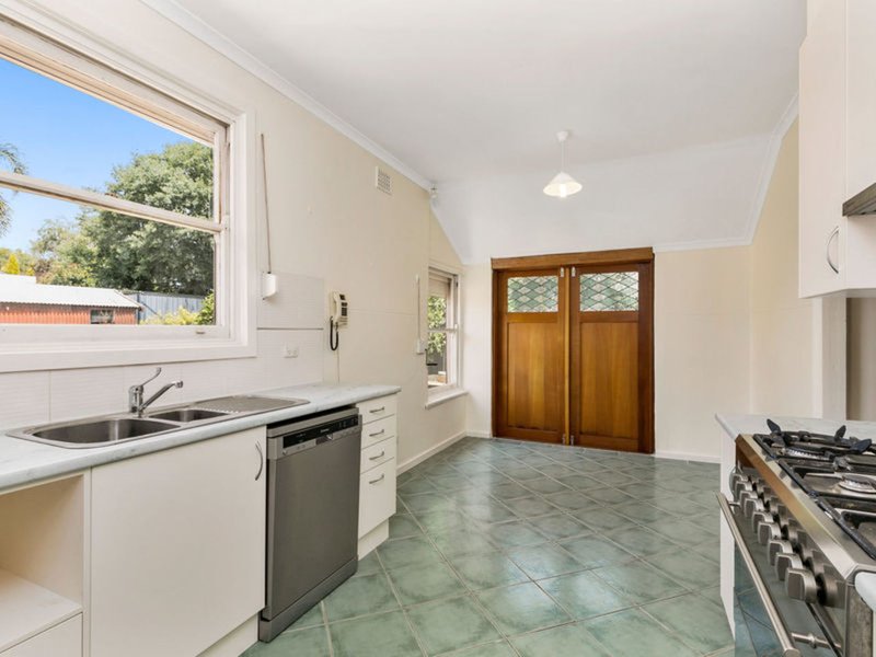 Photo - 2 Masters Avenue, Oaklands Park SA 5046 - Image 4