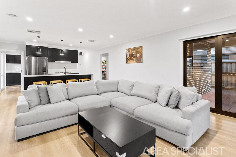 Photo - 2 Matador Way, Cranbourne South VIC 3977 - Image 7