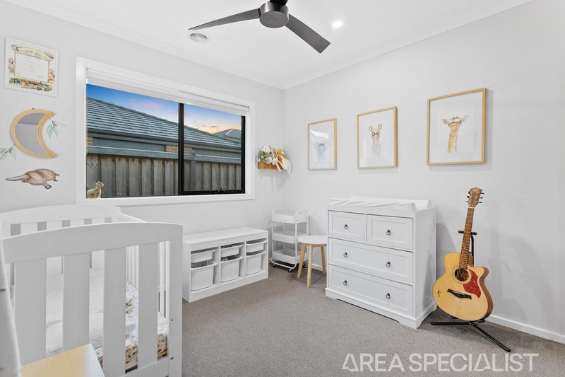 Photo - 2 Matador Way, Cranbourne South VIC 3977 - Image 10