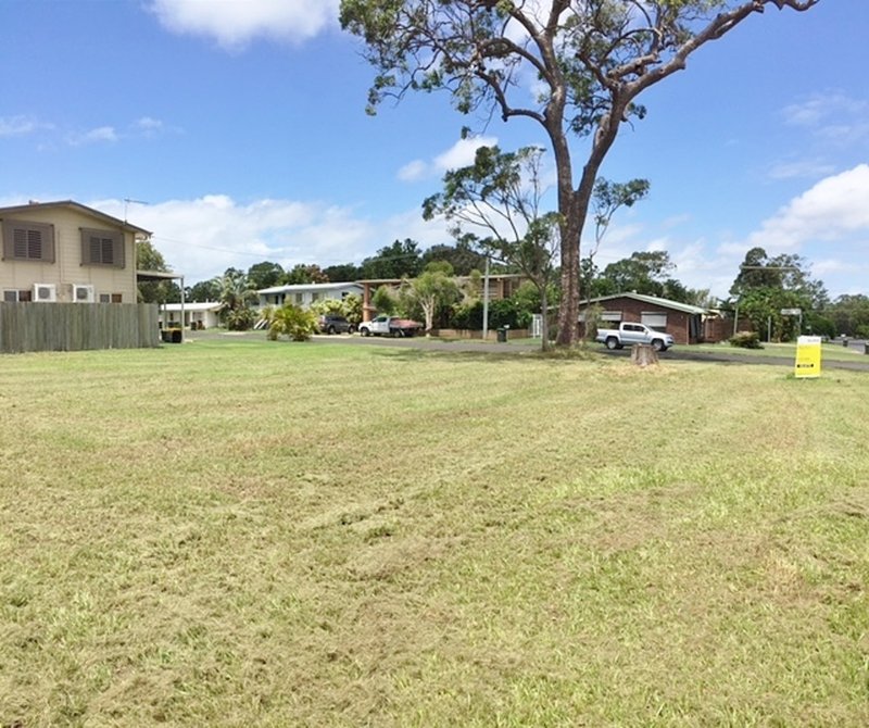 2 Maxwell Street, Point Vernon QLD 4655