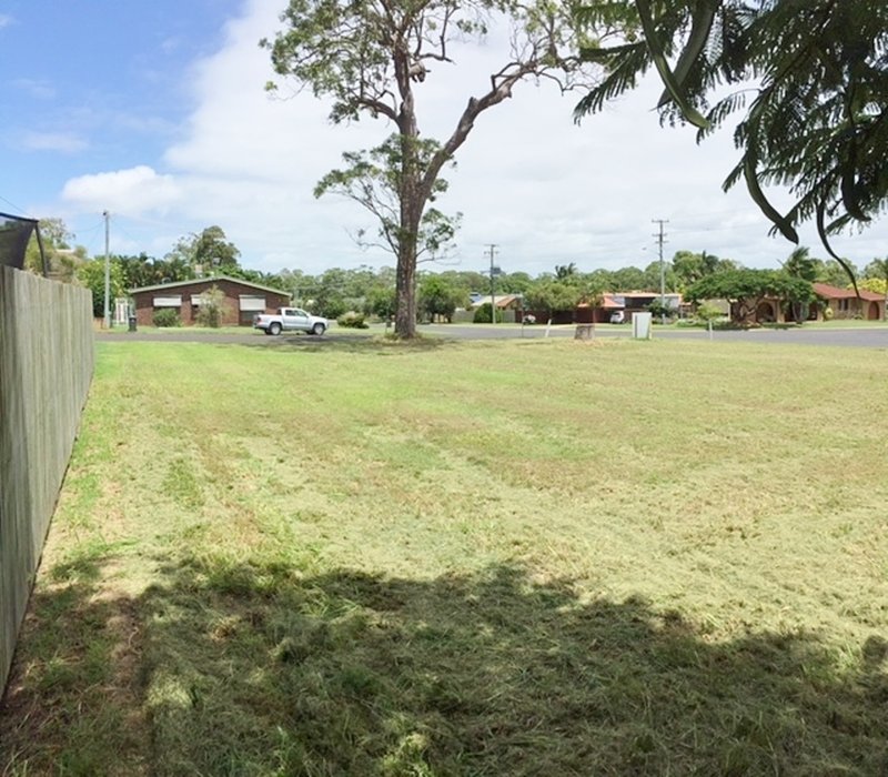 Photo - 2 Maxwell Street, Point Vernon QLD 4655 - Image 4