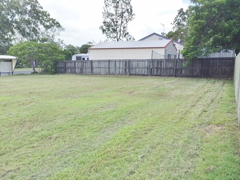 Photo - 2 Maxwell Street, Point Vernon QLD 4655 - Image 6