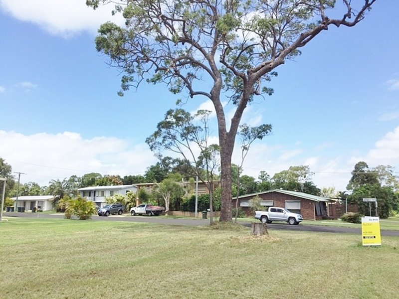 Photo - 2 Maxwell Street, Point Vernon QLD 4655 - Image 11