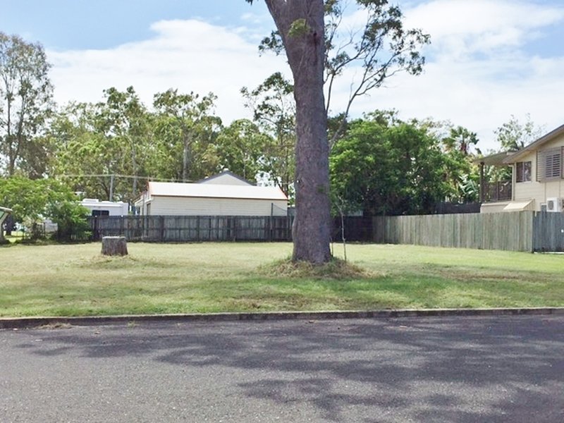 Photo - 2 Maxwell Street, Point Vernon QLD 4655 - Image 15