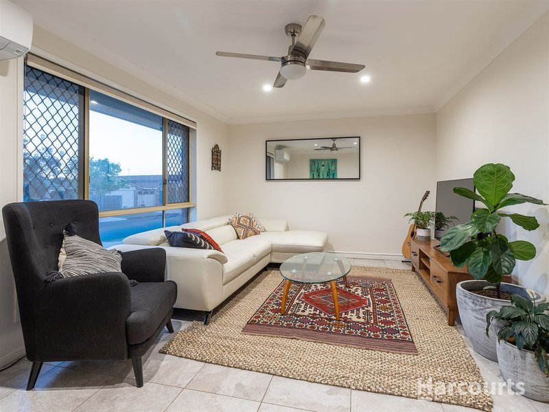 Photo - 2 Mayfair Street, Bray Park QLD 4500 - Image 4