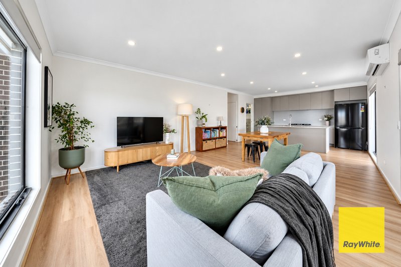 Photo - 2 Mayopark Street, Deanside VIC 3336 - Image 7