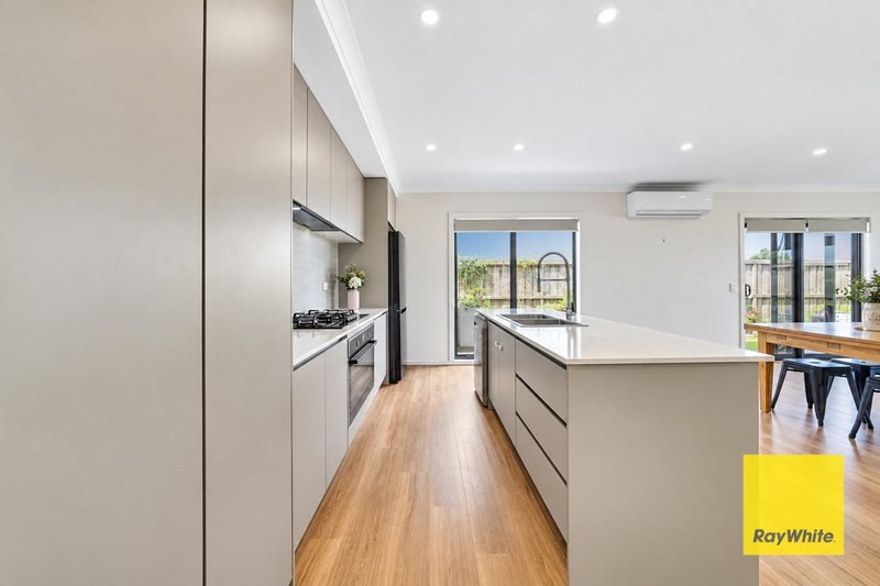 Photo - 2 Mayopark Street, Deanside VIC 3336 - Image 8
