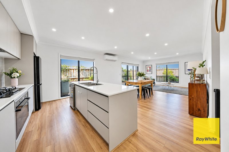 Photo - 2 Mayopark Street, Deanside VIC 3336 - Image 11