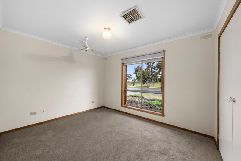 Photo - 2 Mccubbin Drive, Shepparton VIC 3630 - Image 10