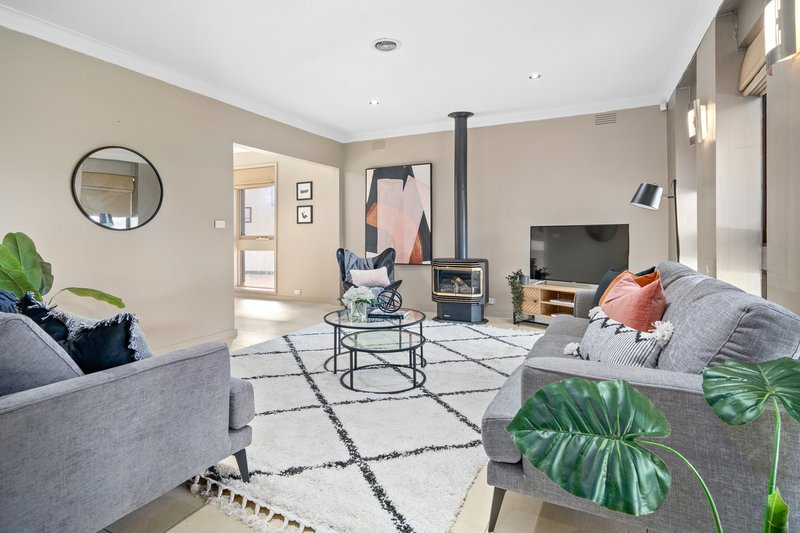 Photo - 2 Mcfarlane Crescent, Epping VIC 3076 - Image 6