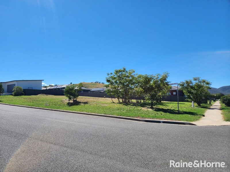 Photo - 2 Mckay Place, Tamworth NSW 2340 - Image 2