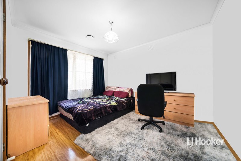 Photo - 2 Mckellar Avenue, Hoppers Crossing VIC 3029 - Image 3