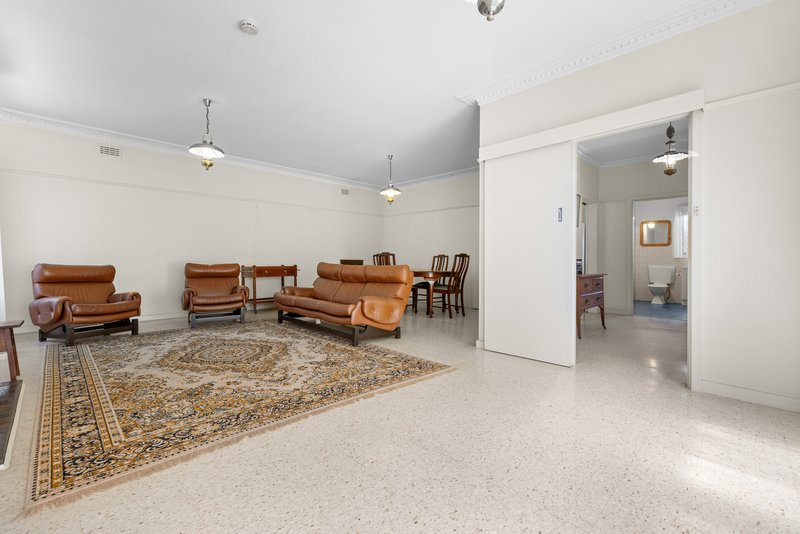 Photo - 2 Mcnally Street, Mount Waverley VIC 3149 - Image 8