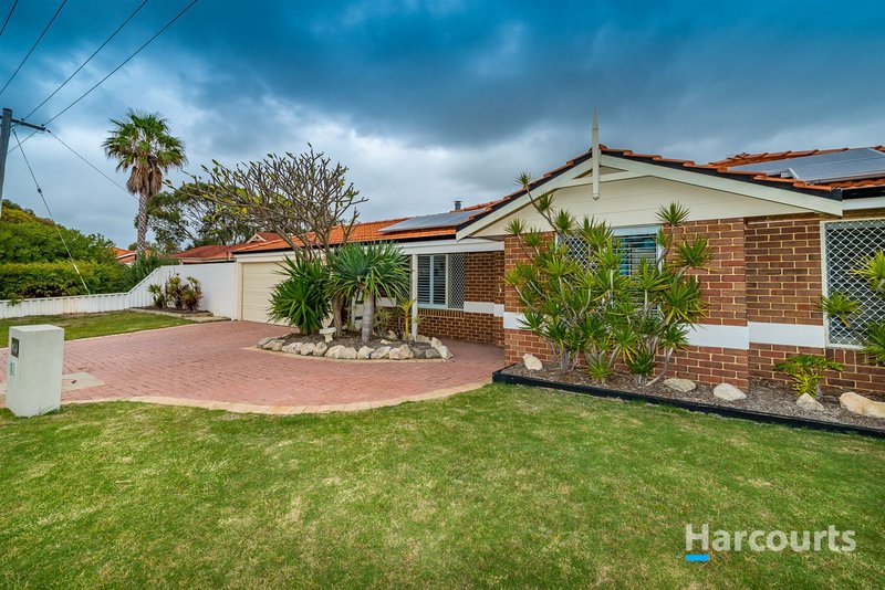 Photo - 2 Meadow Place, Quinns Rocks WA 6030 - Image 2