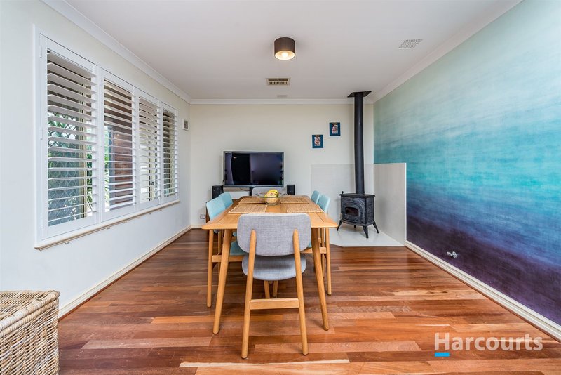 Photo - 2 Meadow Place, Quinns Rocks WA 6030 - Image 4