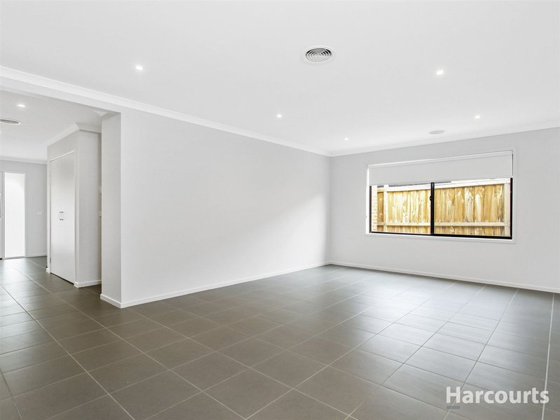 Photo - 2 Meadowbrook Crescent, Warragul VIC 3820 - Image 5