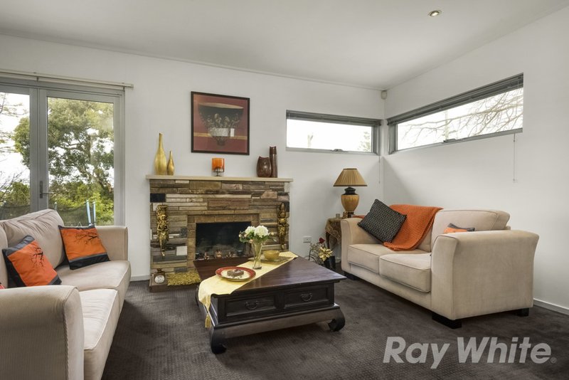 Photo - 2 Melinga Crescent, Chadstone VIC 3148 - Image 3