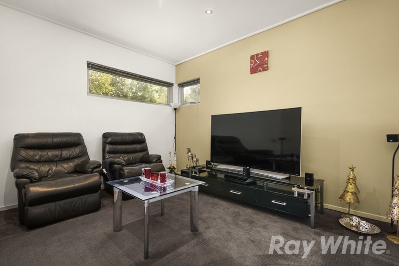 Photo - 2 Melinga Crescent, Chadstone VIC 3148 - Image 6