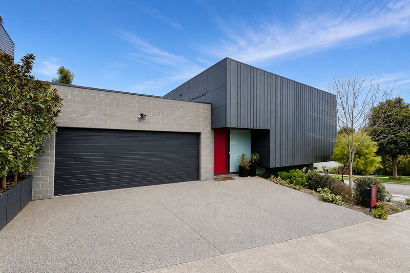 Photo - 2 Meltham Avenue, Highton VIC 3216 - Image 2